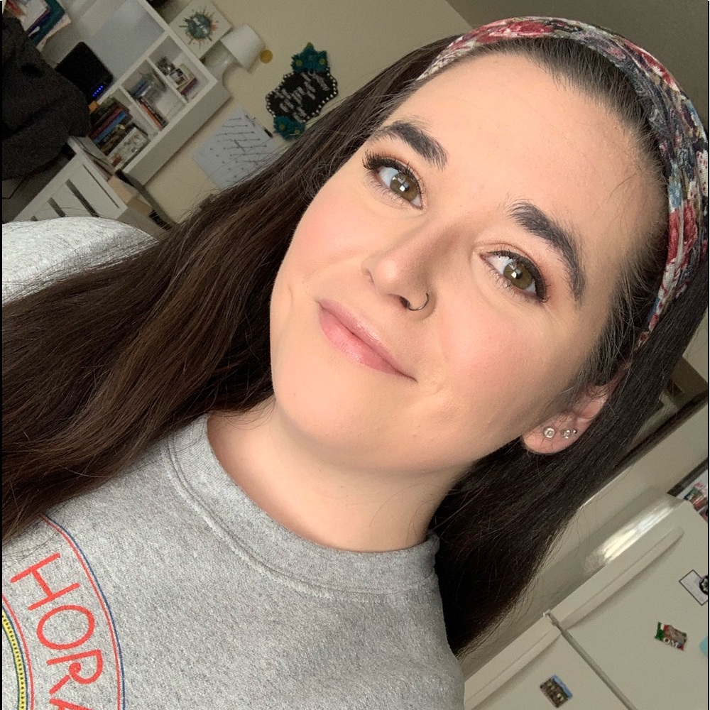 Meet Your Posher! 🌺 - Picture 2 of 4